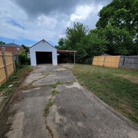 Building Photo - 2 bedrooms 1 bathroom house