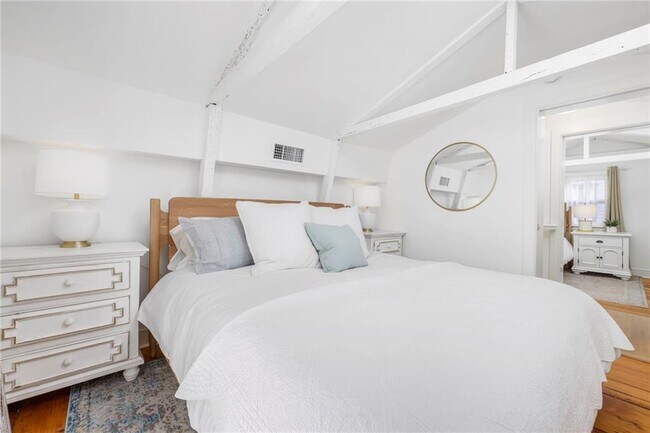 Building Photo - 36 William St