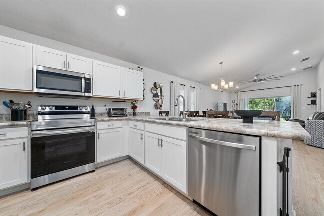 Building Photo - 355 Lily Ln