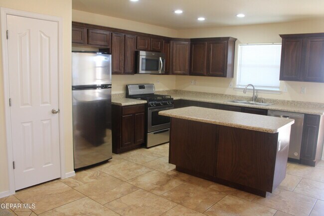 Building Photo - 12928 Hueco Pit Dr