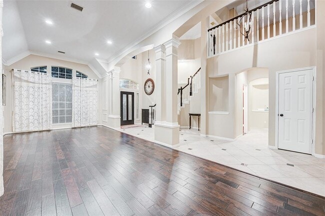Building Photo - 815 Pointe Loma Dr