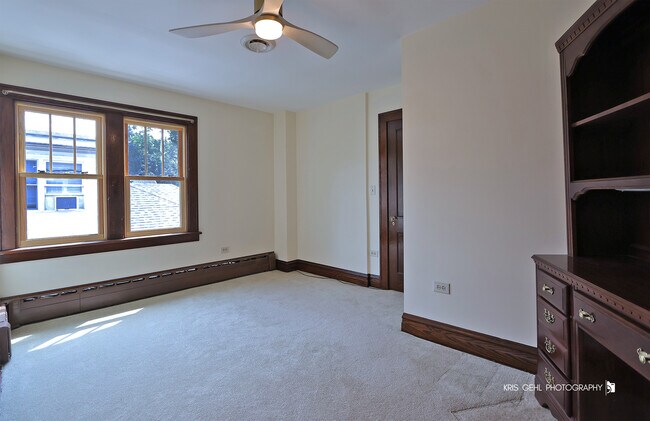 Building Photo - 324 W Slade St