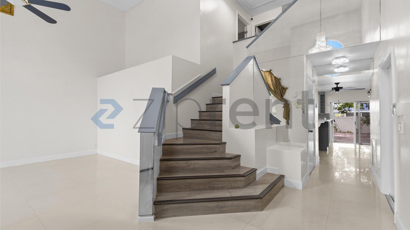 Building Photo - Unit