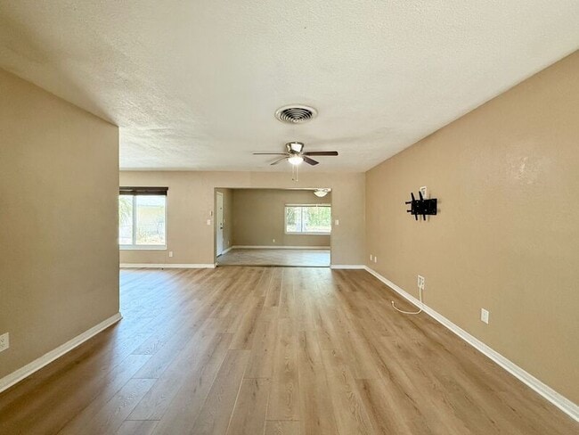 Building Photo - 2565 Granada Cir W