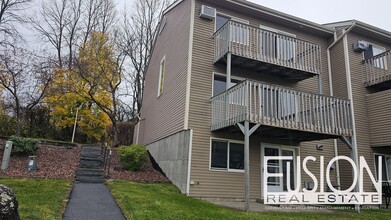 Building Photo - Bright, Spacious End-Unit Townhome in Prem...