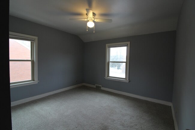 Building Photo - 4833 N Mohawk Ave
