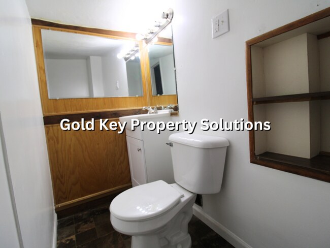 Building Photo - 117 E John St