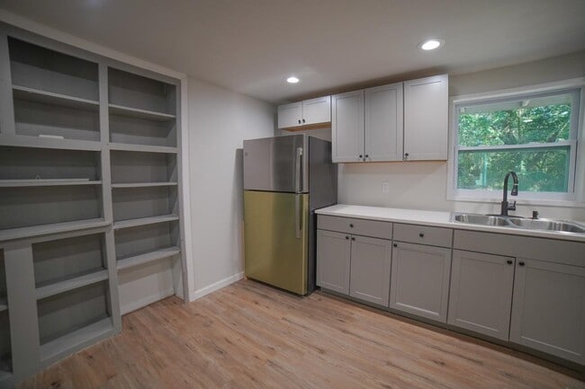Building Photo - 5057 Tillie Ln