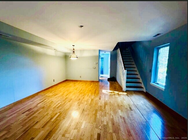 Building Photo - 107 Glen Dr