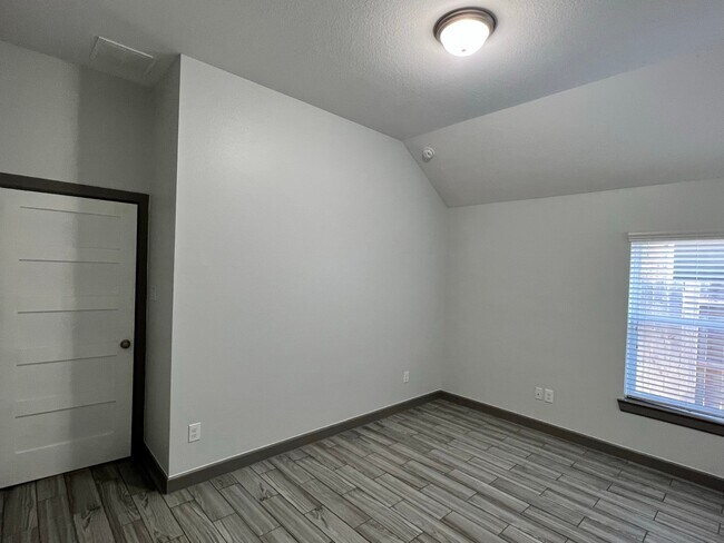 Building Photo - 211 Pleasant Hl Wy