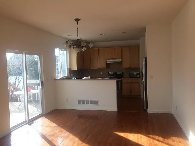 Building Photo - 4604 Portofino Dr
