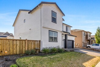 Building Photo - 856 Bear Creek Dr