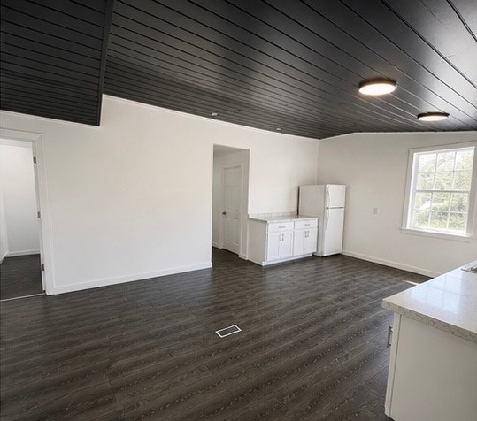Building Photo - 5870 Villa Ave