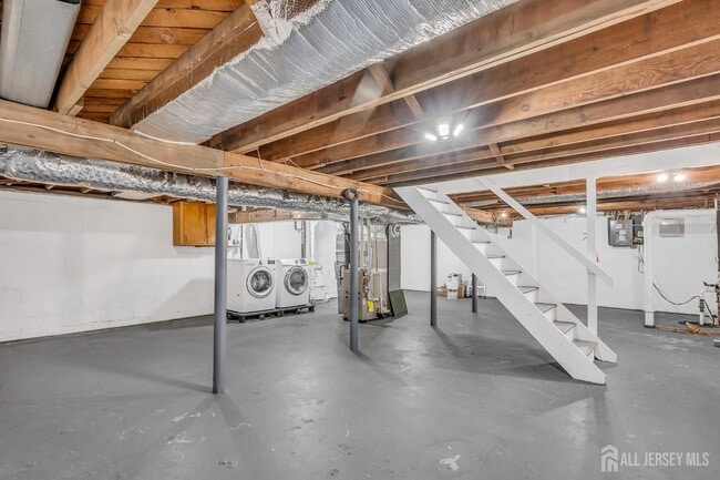 Building Photo - 58 Rose St