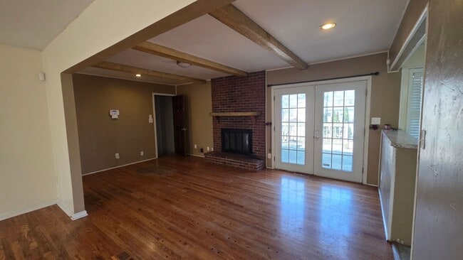 Building Photo - !!COMING SOON!! Beautiful 3BR 2 BA Home w/ Large Backyard • Full Appliance Suite • 2-Car Garage i...