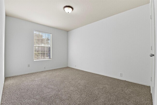 Building Photo - 822 Grand Plains Dr