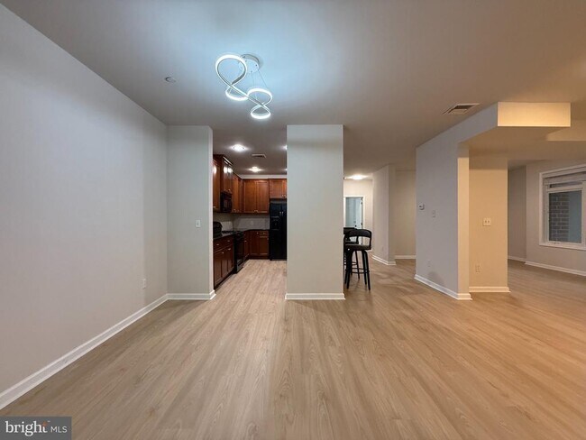Building Photo - 407 Carson Terrace