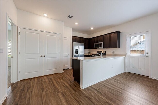Building Photo - 5920 Eden Dr