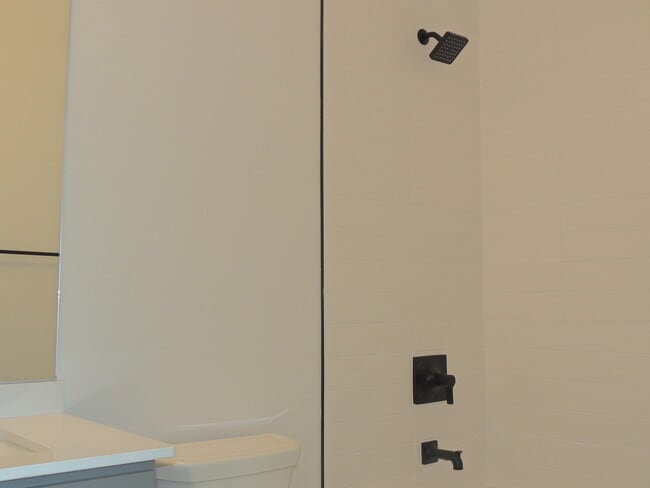 Building Photo - 600 Lawrence Ave