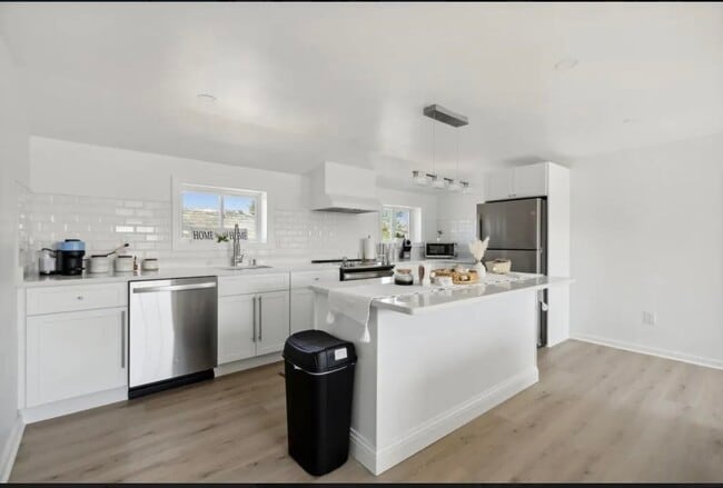 Building Photo - 1001 80th St