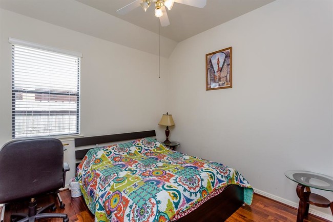 Building Photo - 6706 Ashworth Dr