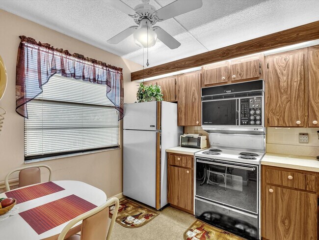 Building Photo - 6049 Balboa Cir