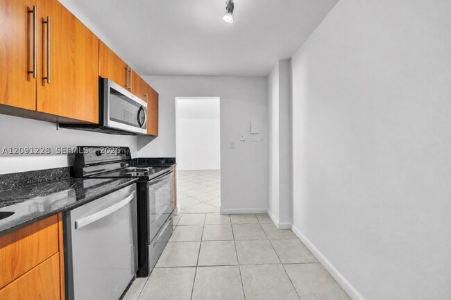 Building Photo - 3001 S Ocean Dr