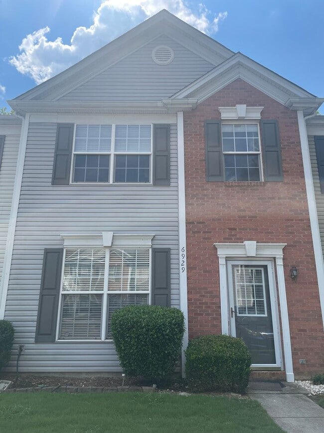 Building Photo - Spacious Townhome in Prime South Charlotte...