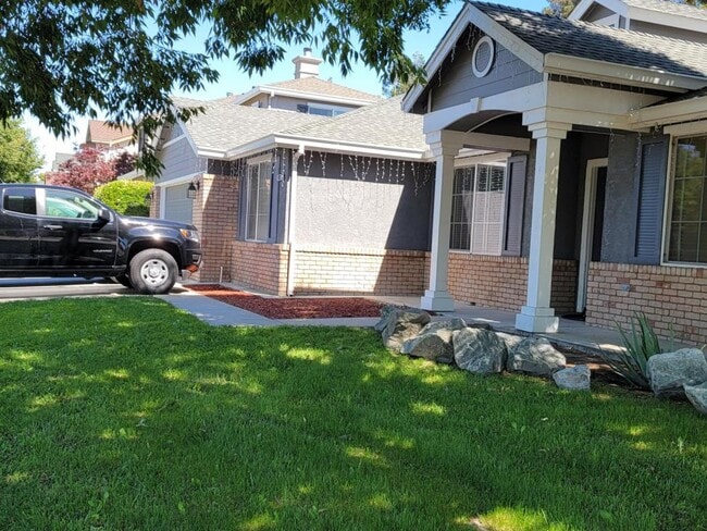 Building Photo - 692 W Springer Dr