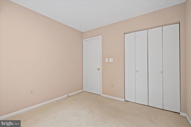 Building Photo - 11811 Dinwiddie Dr