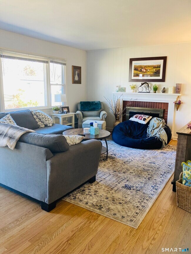 Building Photo - 16 Farview Ave