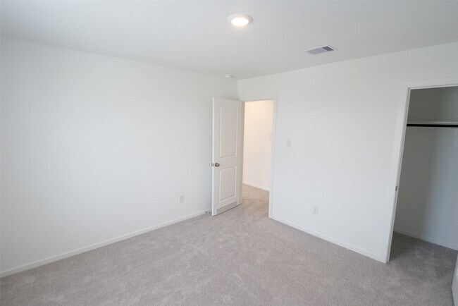 Building Photo - 26727 Feather Reed Dr