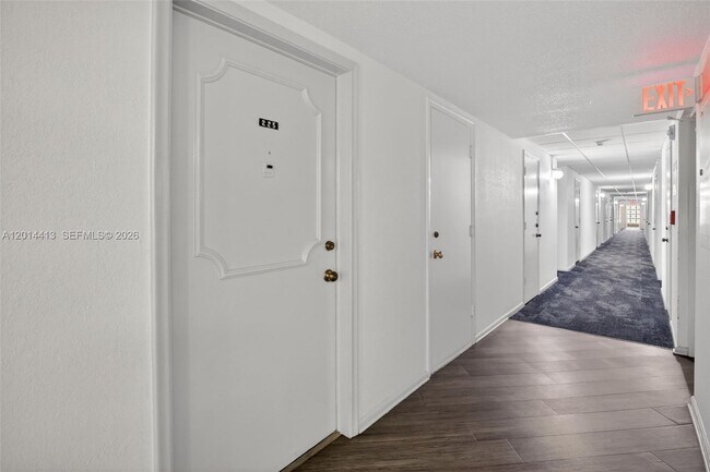 Building Photo - 1817 S Ocean Dr