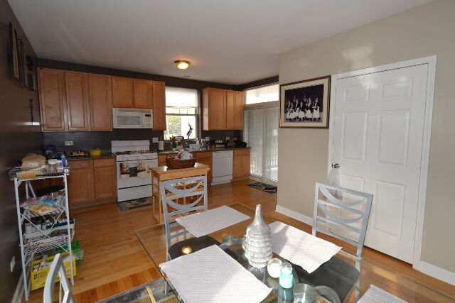 Building Photo - 5214 N Sawyer Ave