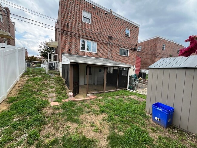 Building Photo - 124 Meadow Ln