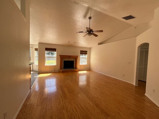 Building Photo - 11917 W Lewisburg Ct