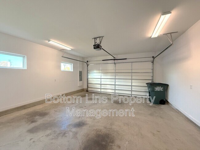 Building Photo - 118 W Poindexter Dr