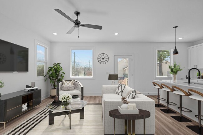 Building Photo - **OFFERING $100 RENT DISCOUNT PROMOTION FOR FIRST 6 MONTHS & REFUNDABLE APPLICATION FEES** Luxuri...