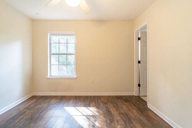 Building Photo - 2738 W Tharpe St