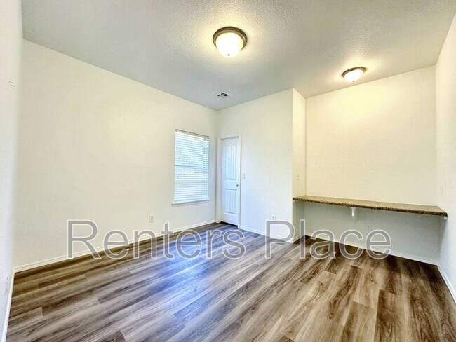 Building Photo - 11006 S Madison St