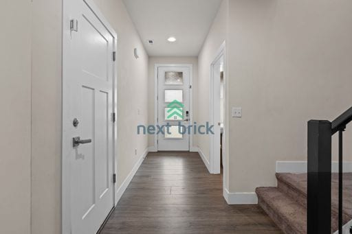 Building Photo - 5 BED & 2.5 BATH SINGLE FAMILY HOUSE FOR RENT