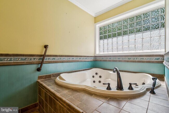 Building Photo - 478 Mountain Rd