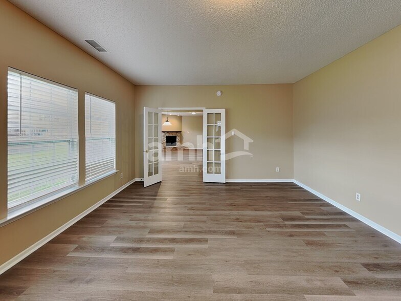 Building Photo - 10709 McClain Dr