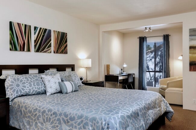 Building Photo - 5125 E Waverly Dr