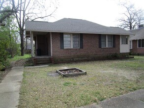 Building Photo - 3 Bedrooms, 1 Bathrooms - Celanese House