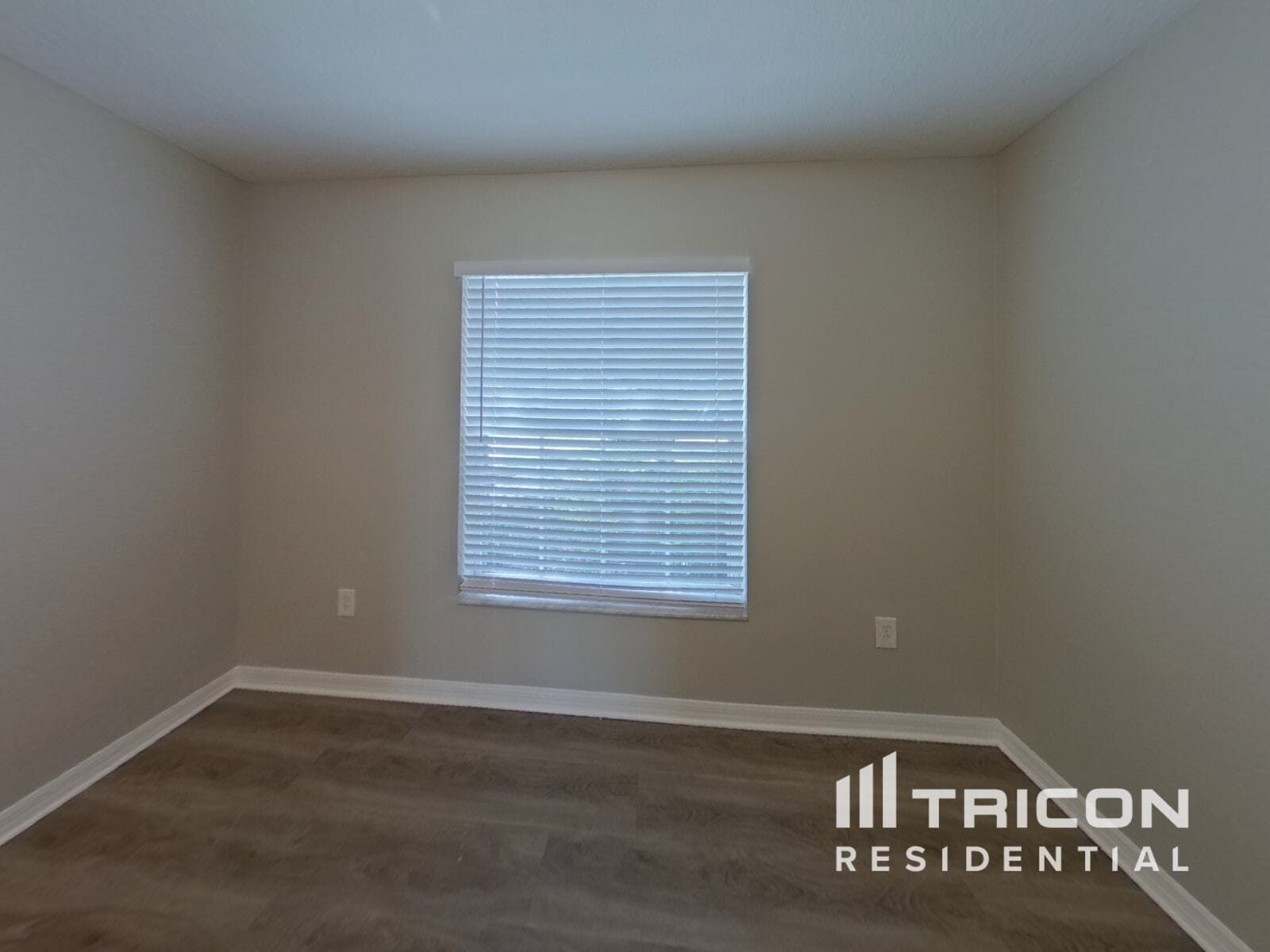 Building Photo - 2304 Roanoke Springs Dr