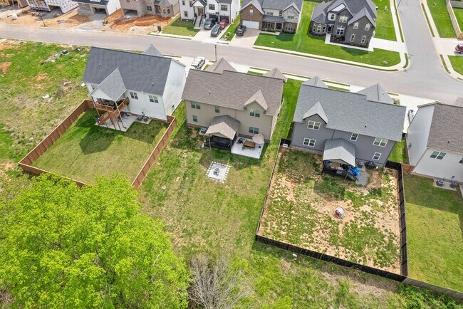 Building Photo - Modern 6-Bedroom Home with Open Layout & S...