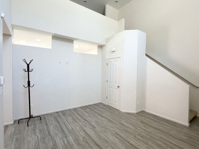 Building Photo - Updated Lakeland Hills Home w/ Air conditioning