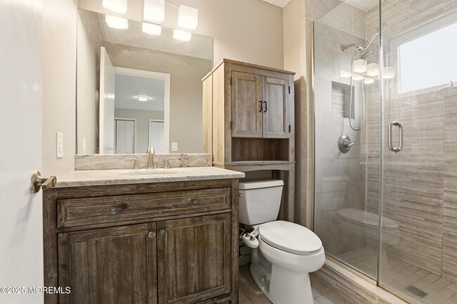 Building Photo - 1589 N Bay Ave