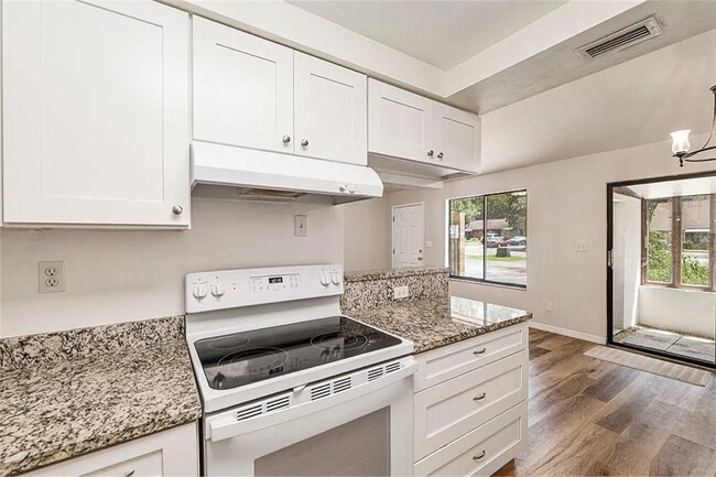 Building Photo - 4724 SW 67th Terrace